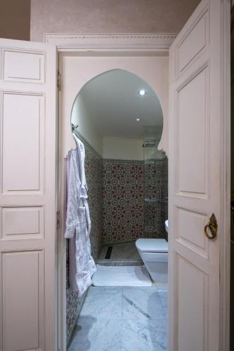 Salle de bains dans l'établissement Riad Glatt K