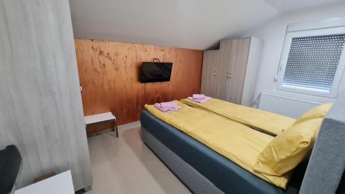 Postel nebo postele na pokoji v ubytování Odmaraliste Kod Miće Apartman 2