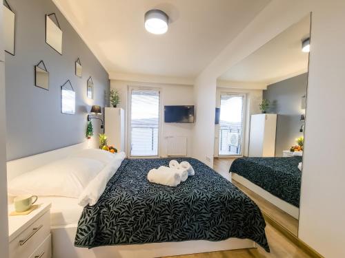 Ένα ή περισσότερα κρεβάτια σε δωμάτιο στο Beskid Apartamenty