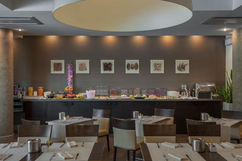 a restaurant with tables and chairs and a bar at Hotel Nazionale in Desenzano del Garda