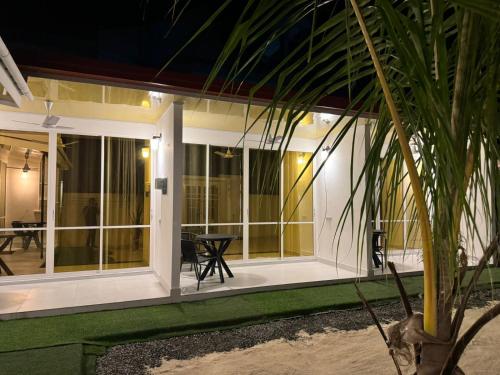 El edificio en el que está la casa de huéspedes