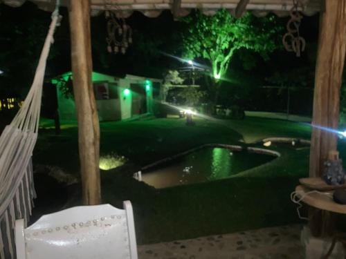 a view of a backyard at night with a swing at La Cabaña Encantada in Támesis