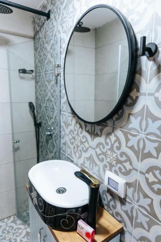 a bathroom with a sink and a mirror on a wall at Hebi house in ‘Akko