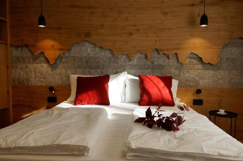 Postel nebo postele na pokoji v ubytování Chalet Larix Andalo Deluxe Apartments
