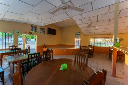a dining room with a table and chairs at Hotel El Cocobolo Food&Rest Room 4 B&B WiFi AC Pkg Free Swimmingpool in Liberia