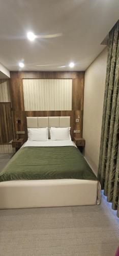 Postel nebo postele na pokoji v ubytování Mardy Suit Hotel