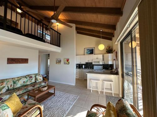 Η κουζίνα ή μικρή κουζίνα στο Oceanfront Penthouse with Loft