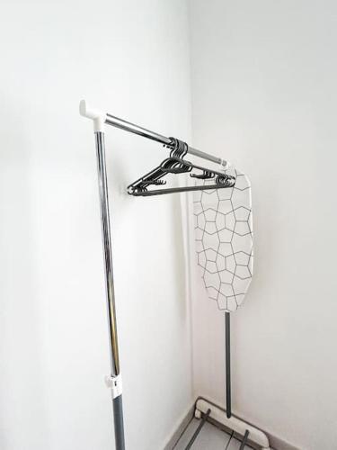 a metal stand with a net on the wall at Appartamento Fronte al Mare in Tangier