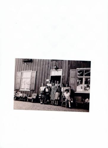 an old photo of a group of people sitting outside a building at Hotel,Herberg & Appartementen de Smidse in Epen