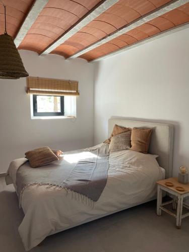 a bedroom with a large bed in a room at Finca Las Botas in Almansa