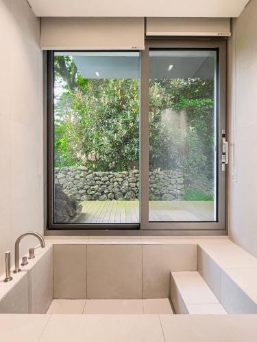 Foto de la galeria de Mokha forest house a Jeju