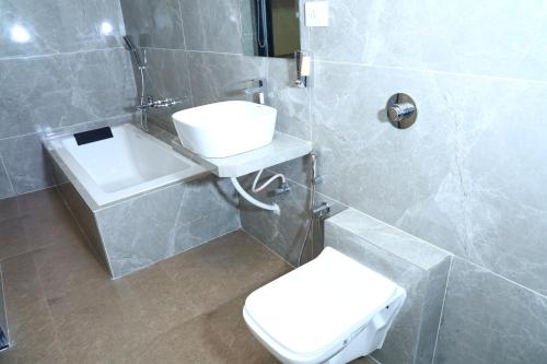 Hotel Yuvika Residencyにあるバスルーム