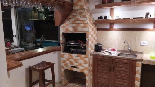 Η κουζίνα ή μικρή κουζίνα στο CASA MORRETES