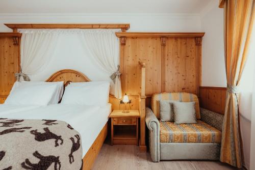 En eller flere senge i et værelse på Hotel Alpenrose