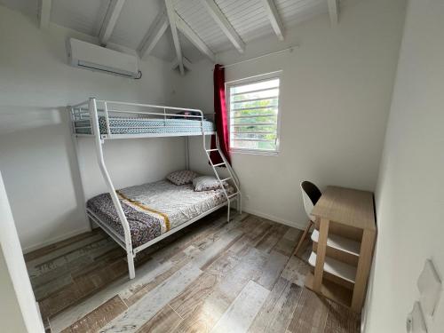 Bunk bed o mga bunk bed sa kuwarto sa Villa SALINA