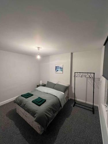 a bedroom with a large bed in a room at Home in Sheffield City Centre in Heeley