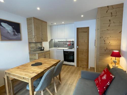Studio rénové 4 pers. à Mottaret, pied des pistes, commerces à proximité - FR-1-411-382