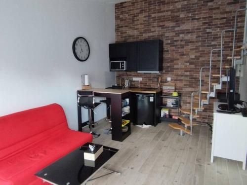 Photo de la galerie de l'établissement Studio rez-de-jardin Issy-les-Moulineaux, à Issy-les-Moulineaux