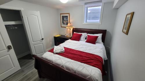 Säng eller sängar i ett rum på LUXURY 2-BEDROOMS UNIT WITH WIFI, LDR & PARKING.