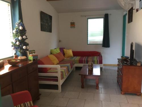 Χώρος καθιστικού στο Noukatchimbe Bungalow avec piscine partagée pour 2 à 4 personnes