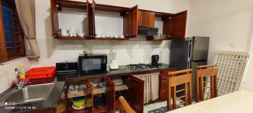 Kuchyň nebo kuchyňský kout v ubytování Villa Tanzanite Hikkaduwa