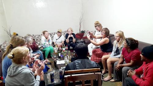 a group of people sitting on a couch at Bel View Guest House in Haputale