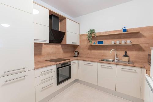 A kitchen or kitchenette at CityScape Oasis