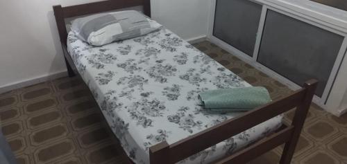 an overhead view of a bed in a room at Conceitual Hostel Natal in Natal