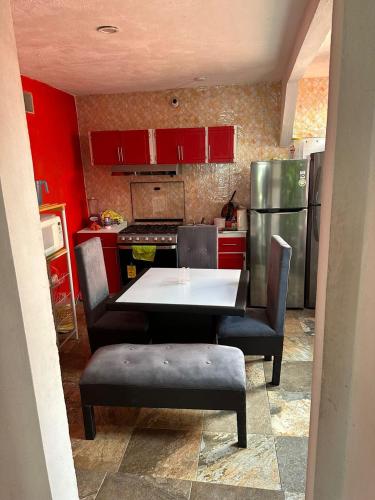Кухня или мини-кухня в Casa Vázquez , "Como en casa" , hospédate con nosotros y recibirás una atención personalizada, servicio y confort nos distingue.
