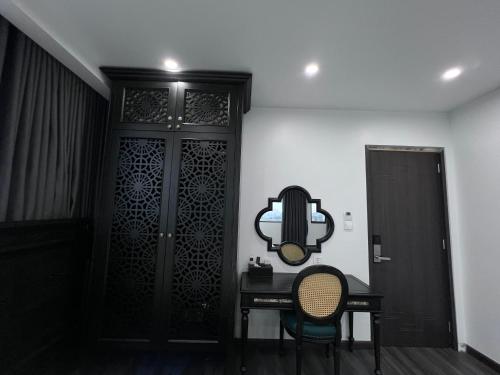 a room with a black door and a table and chairs at Lotus Hotel Ninh Bình in Ninh Binh