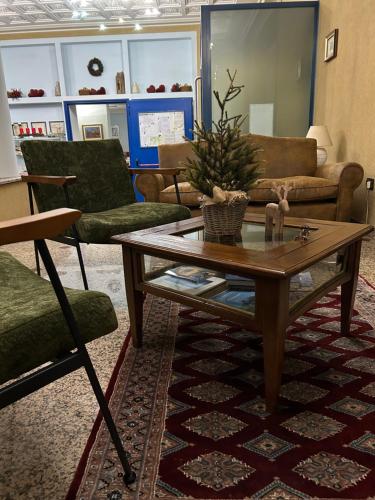 a living room with a coffee table and couches at Hotel Risi in Colico