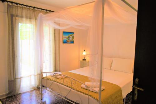Ένα ή περισσότερα κρεβάτια σε δωμάτιο στο Ioanna Seaside