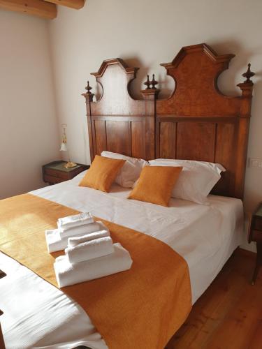a bedroom with a large bed with towels on it at CASA TOFFOLI SOLIGO - locazioni turistiche in Soligo
