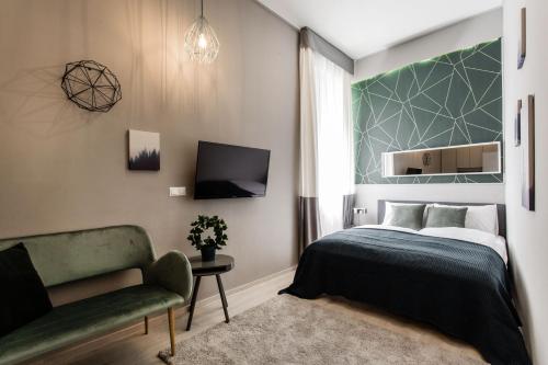 Ένα ή περισσότερα κρεβάτια σε δωμάτιο στο Elegant Duplex Near City Greenery