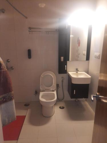 a bathroom with a toilet and a sink at Casa Nomad Manali in Manāli