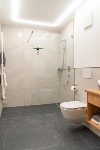Un baño de Pension Appartements Alpenblick