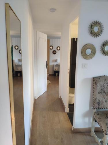 a hallway with a mirror on the wall and a room at La Tourelle Suite Cosy entre vignoble aixois et Luberon in Le Puy-Sainte-Réparade