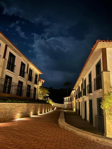 an empty street at night with buildings and lights at Quinta de Santa Bárbara in Pirenópolis