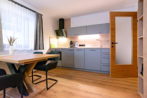 Una cocina o zona de cocina en Pension Appartements Alpenblick