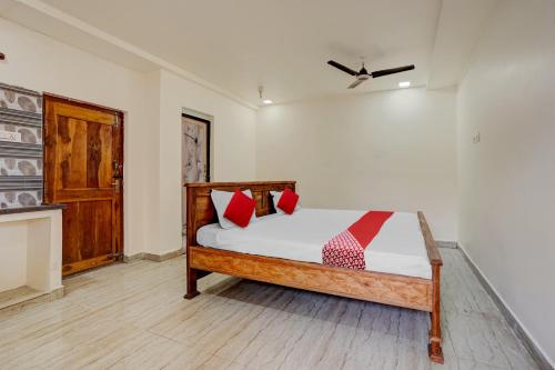 En eller flere senge i et værelse på OYO Sri Rama Chandra Grand