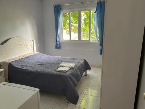 a bedroom with a bed and a window at Chalet Sol Nascente in Lauro de Freitas