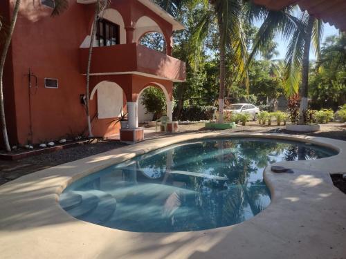 Der Swimmingpool an oder in der Nähe von Casa Iguana