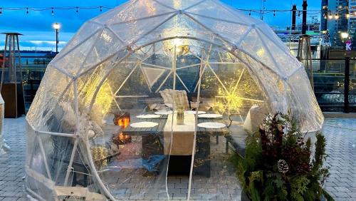 a iguana greenhouse with a table and chairs in it at Holiday Inn Kingston - Waterfront by IHG in Kingston