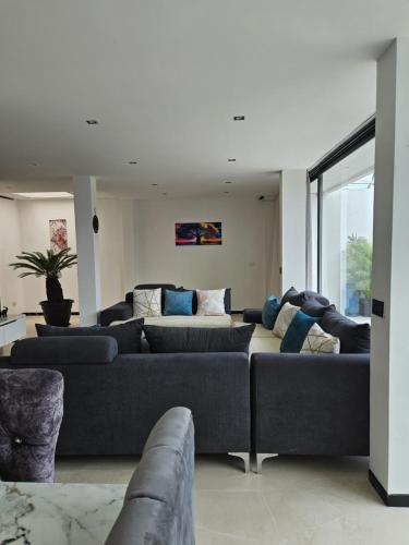 a living room with two couches and a couch at Urbanizacion privada "El Sol", Villa K2 in Machala