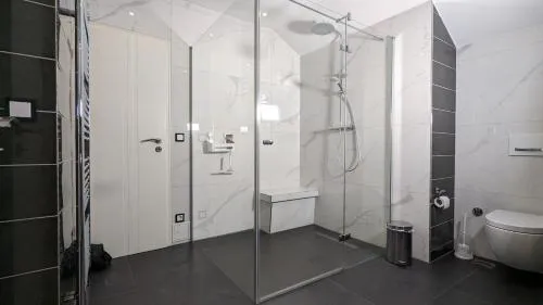 3 ROOMS - Zimmervermietung nähe Flughafen BER - gratis WLAN, Parken & Netflix photo 24