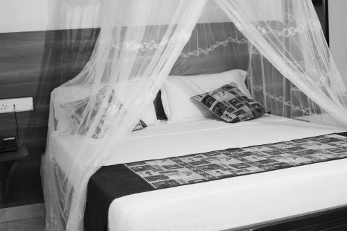 Una cama o camas en una habitación de Triple Tee Gardens & Accomodation