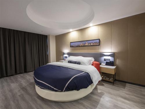 מיטה או מיטות בחדר ב-Lano Hotel Jiangxi Nanchang Olympic Sports Center of High-tech Zone