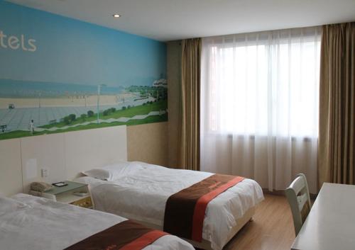 Katil atau katil-katil dalam bilik di JUNYI Hotel Nanjing Olympic Sports Center