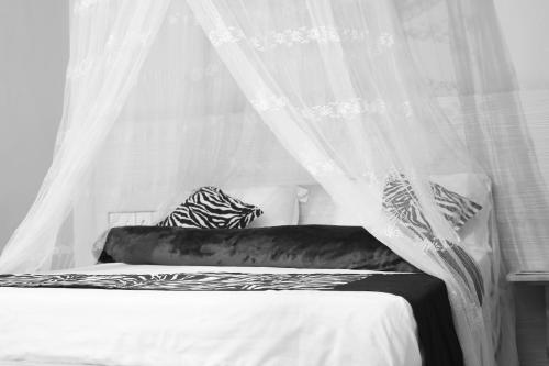 Una cama o camas en una habitación de Triple Tee Gardens & Accomodation