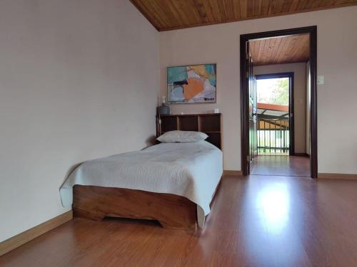 Postel nebo postele na pokoji v ubytování видовая квартира в Heredia